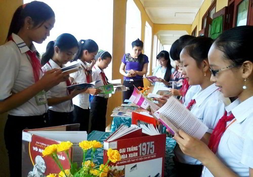Đọc một quyển sách, đi muôn dặm đường